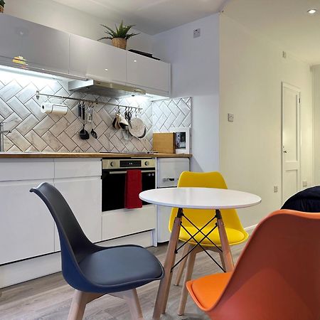 Kensington Studio Hosted By Airoperate Near Notting Hill - 1 Double Bed , 1 Sofa Bed, Ground Floor Apartment Via Private Entrance Лондон Екстер'єр фото